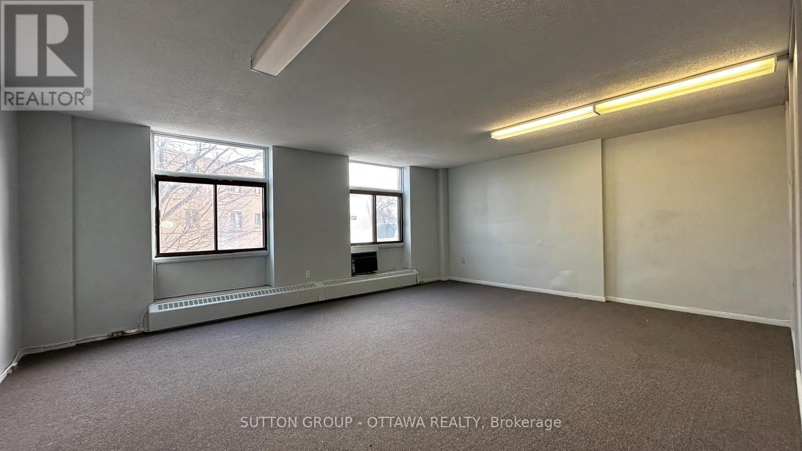 












205 - 1061 MERIVALE ROAD

,
Ottawa,




Ontario
K1Z6A9

