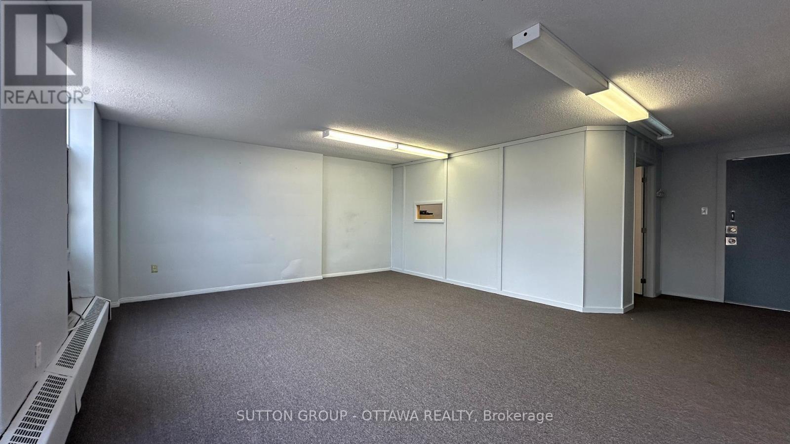 












205 - 1061 MERIVALE ROAD

,
Ottawa,




Ontario
K1Z6A9

