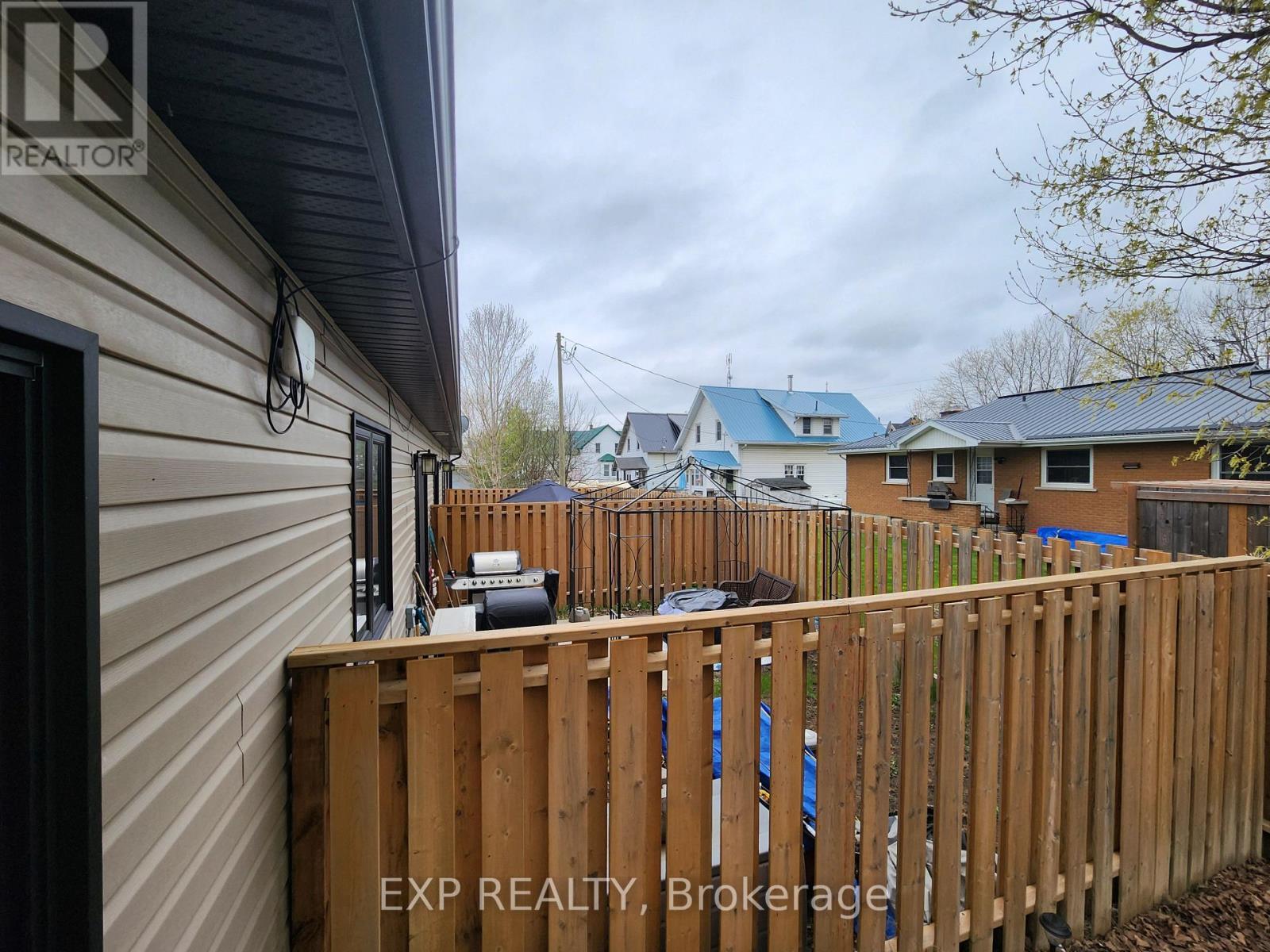 












32 DAVID STREET

,
Edwardsburgh/Cardinal,




Ontario
K0E1X0

