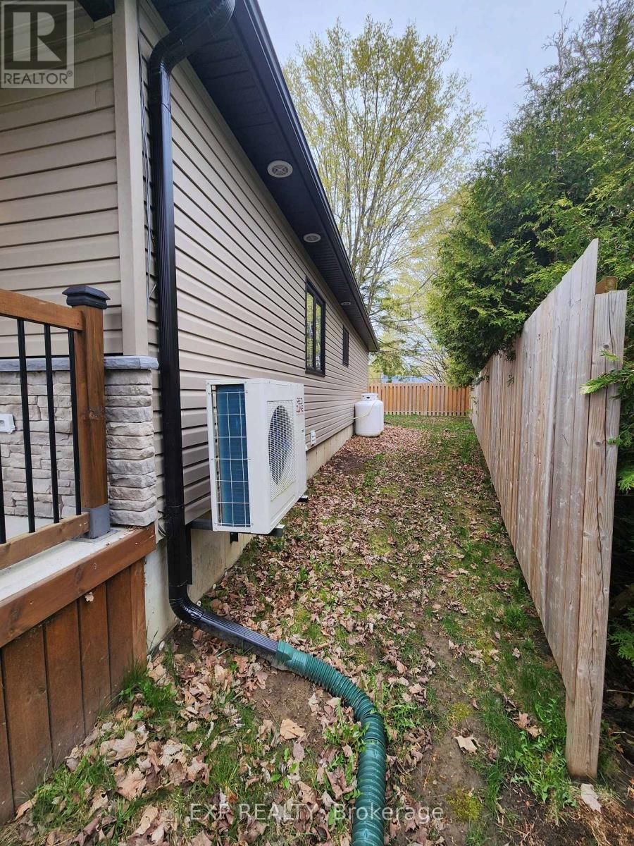 












32 DAVID STREET

,
Edwardsburgh/Cardinal,




Ontario
K0E1X0

