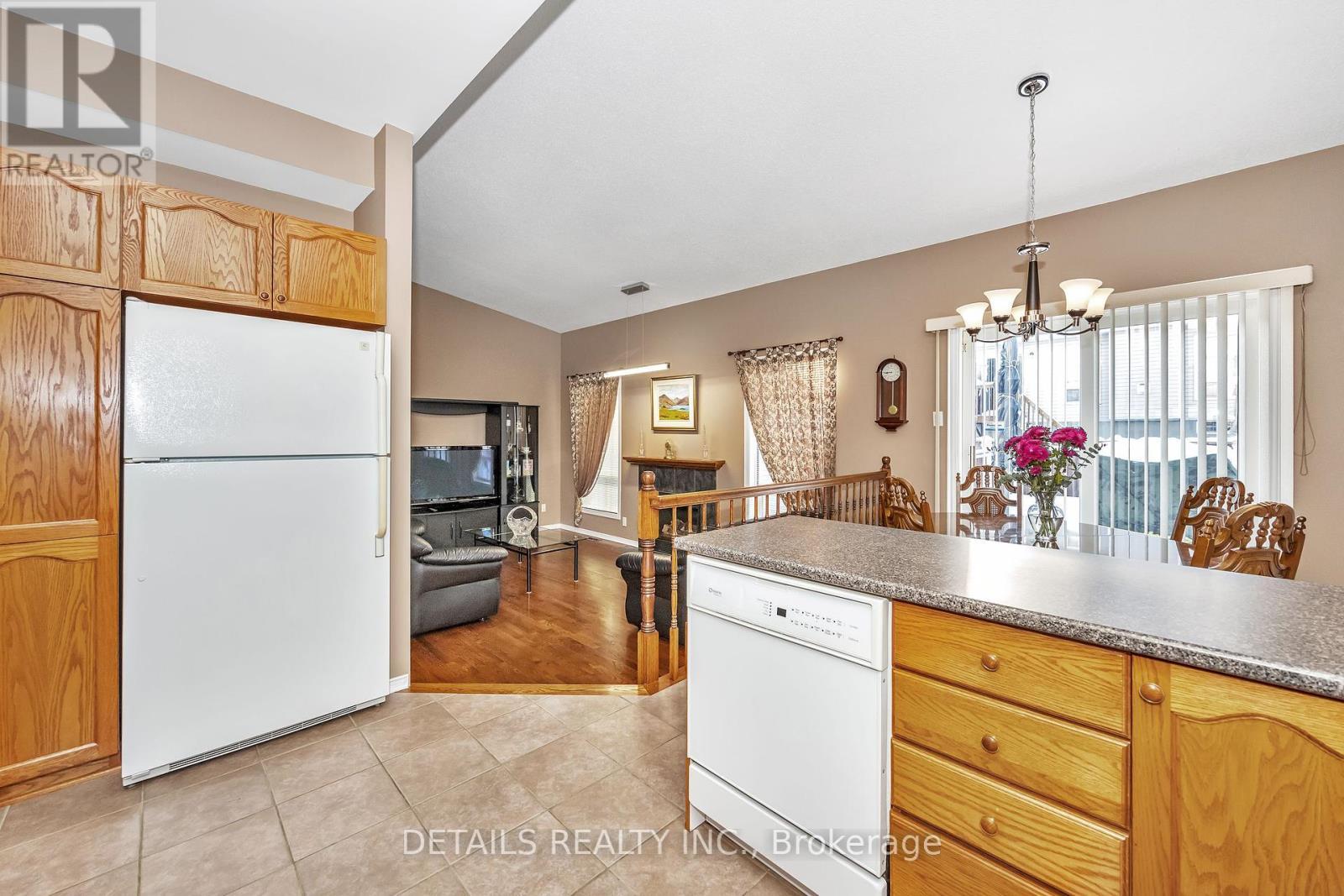 












10 NORTH HARROW DRIVE

,
Ottawa,




Ontario
K2J4V6

