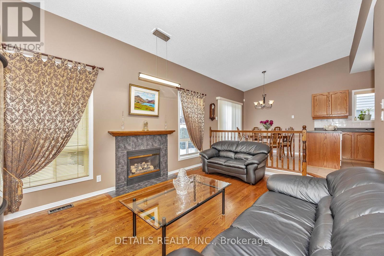 












10 NORTH HARROW DRIVE

,
Ottawa,




Ontario
K2J4V6

