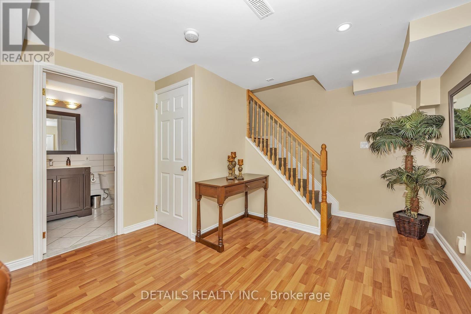 












10 NORTH HARROW DRIVE

,
Ottawa,




Ontario
K2J4V6

