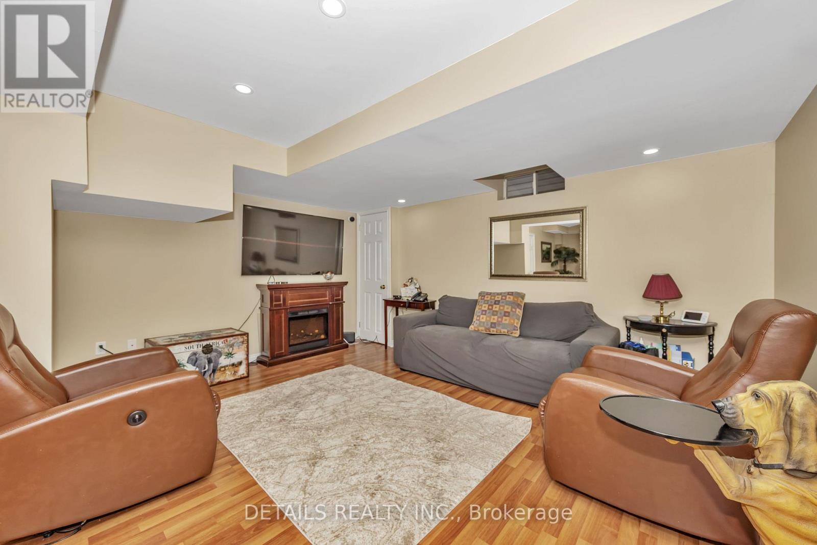 












10 NORTH HARROW DRIVE

,
Ottawa,




Ontario
K2J4V6

