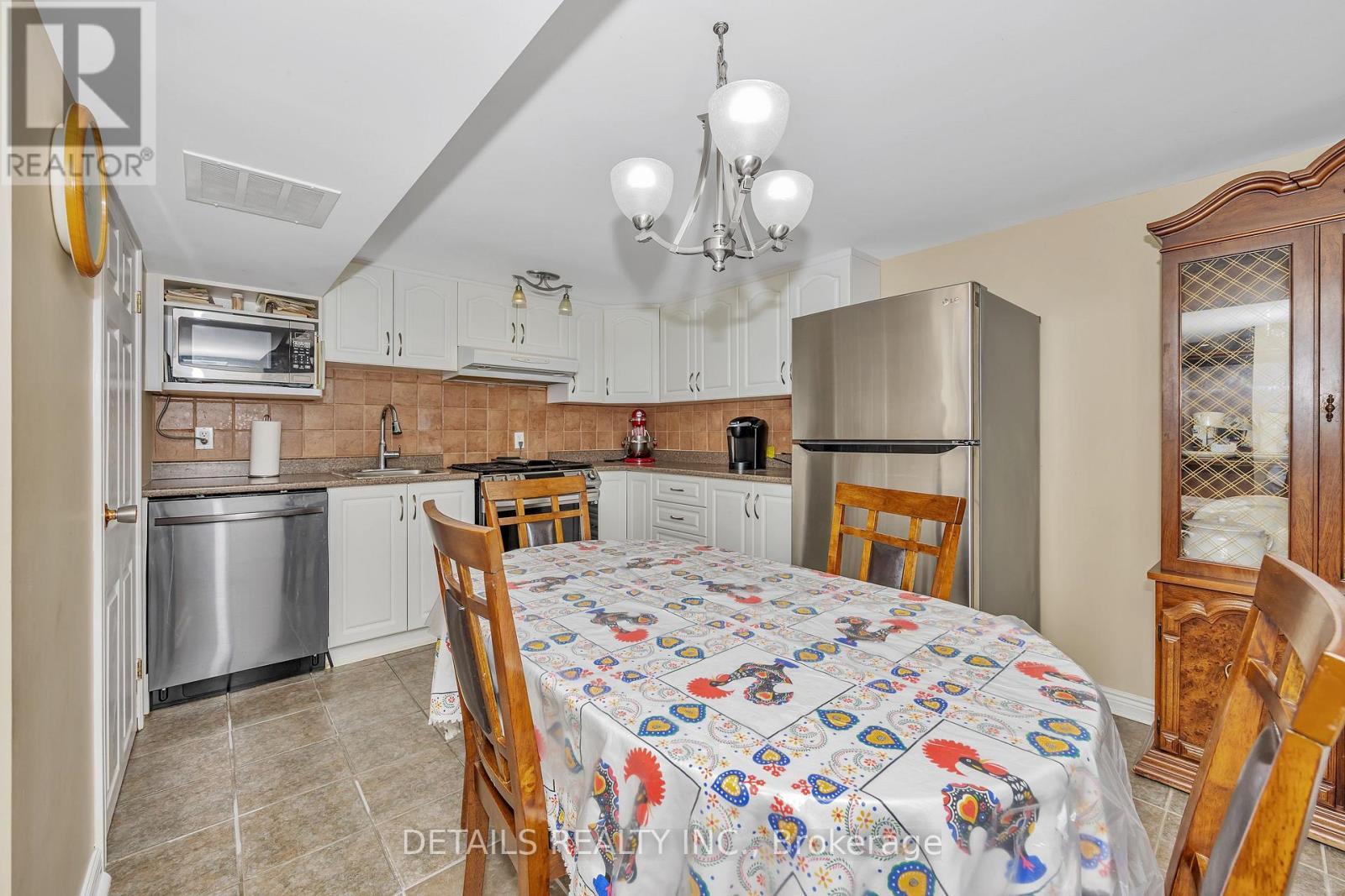 












10 NORTH HARROW DRIVE

,
Ottawa,




Ontario
K2J4V6

