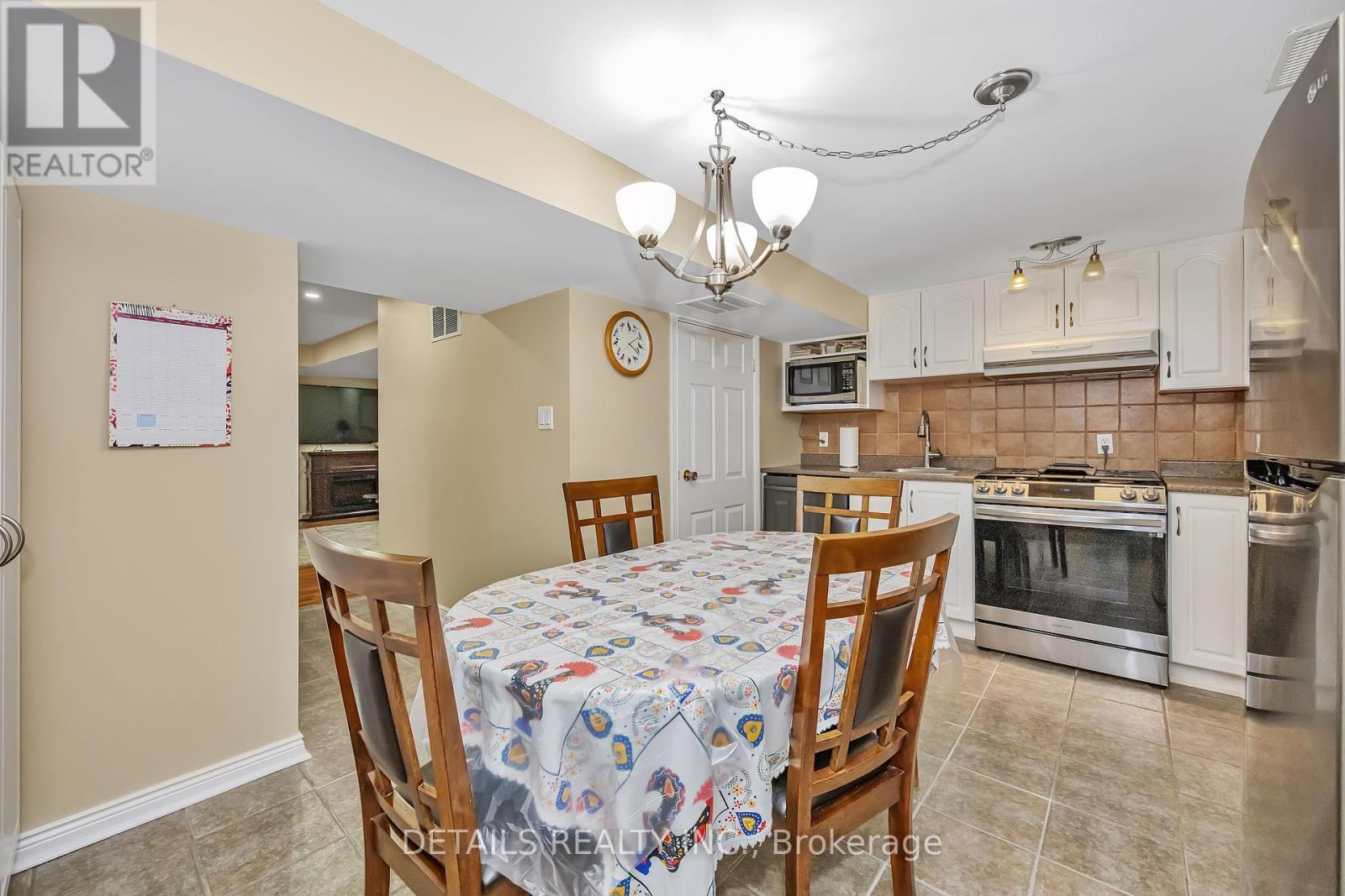 












10 NORTH HARROW DRIVE

,
Ottawa,




Ontario
K2J4V6

