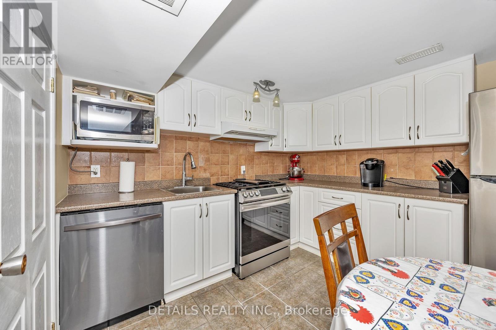 












10 NORTH HARROW DRIVE

,
Ottawa,




Ontario
K2J4V6


