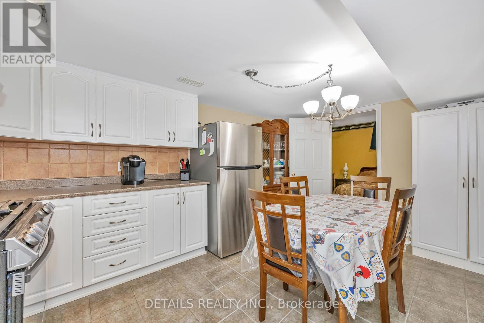 












10 NORTH HARROW DRIVE

,
Ottawa,




Ontario
K2J4V6


