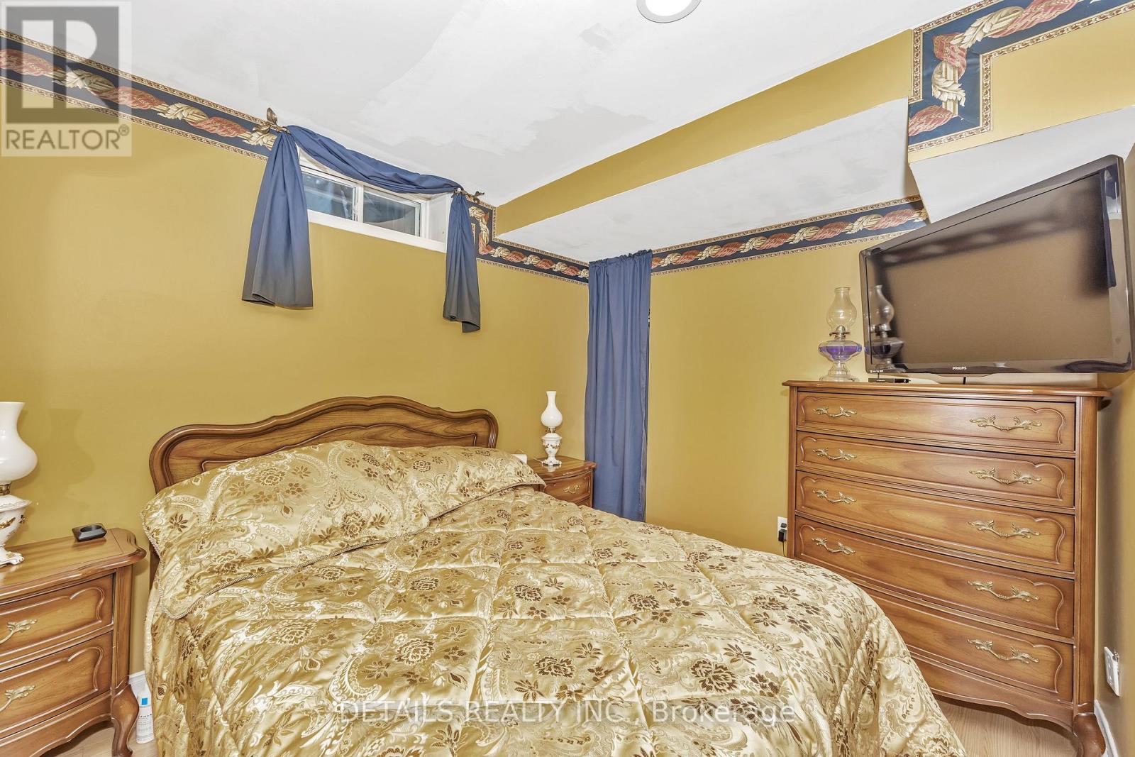 












10 NORTH HARROW DRIVE

,
Ottawa,




Ontario
K2J4V6

