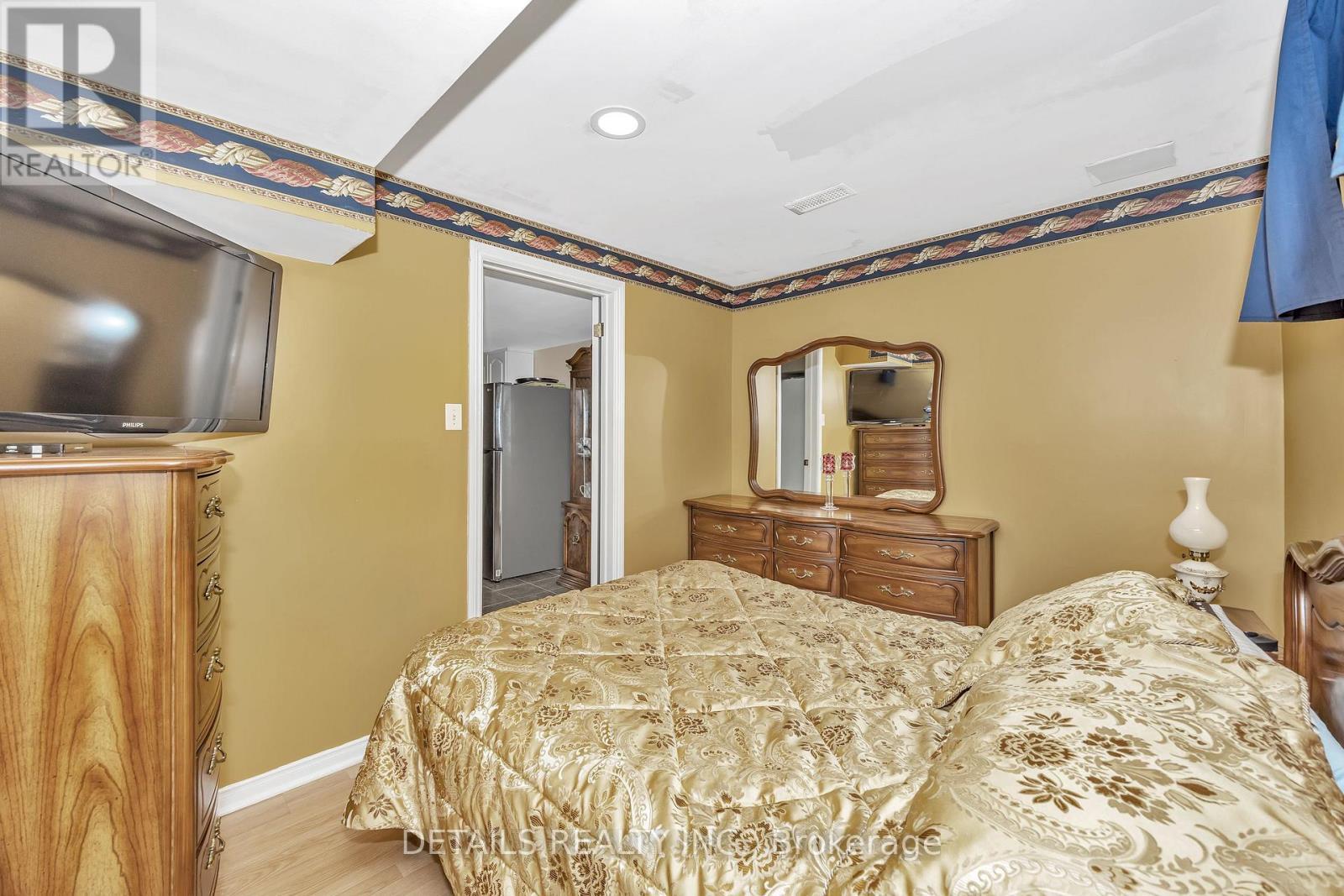 












10 NORTH HARROW DRIVE

,
Ottawa,




Ontario
K2J4V6

