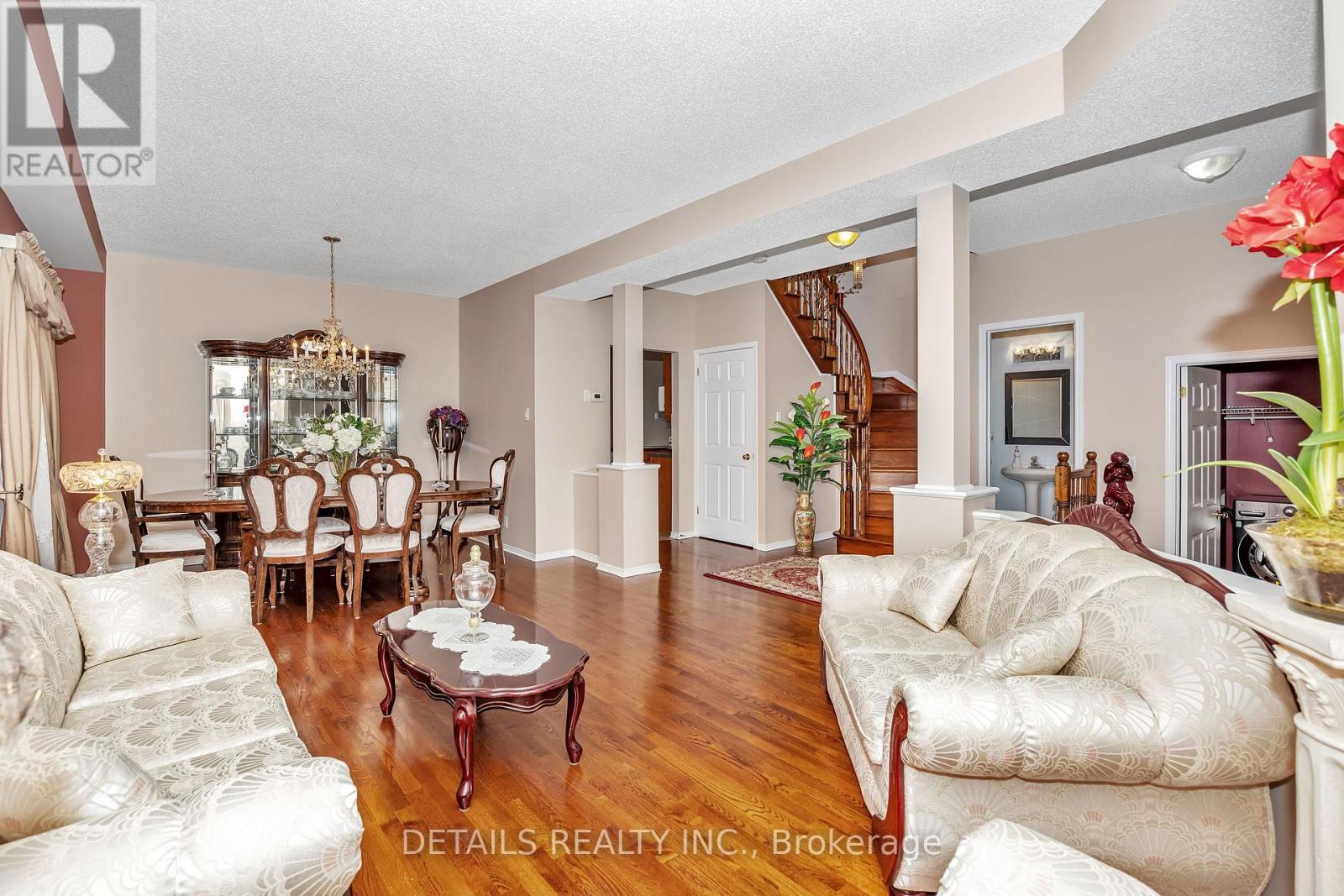 












10 NORTH HARROW DRIVE

,
Ottawa,




Ontario
K2J4V6

