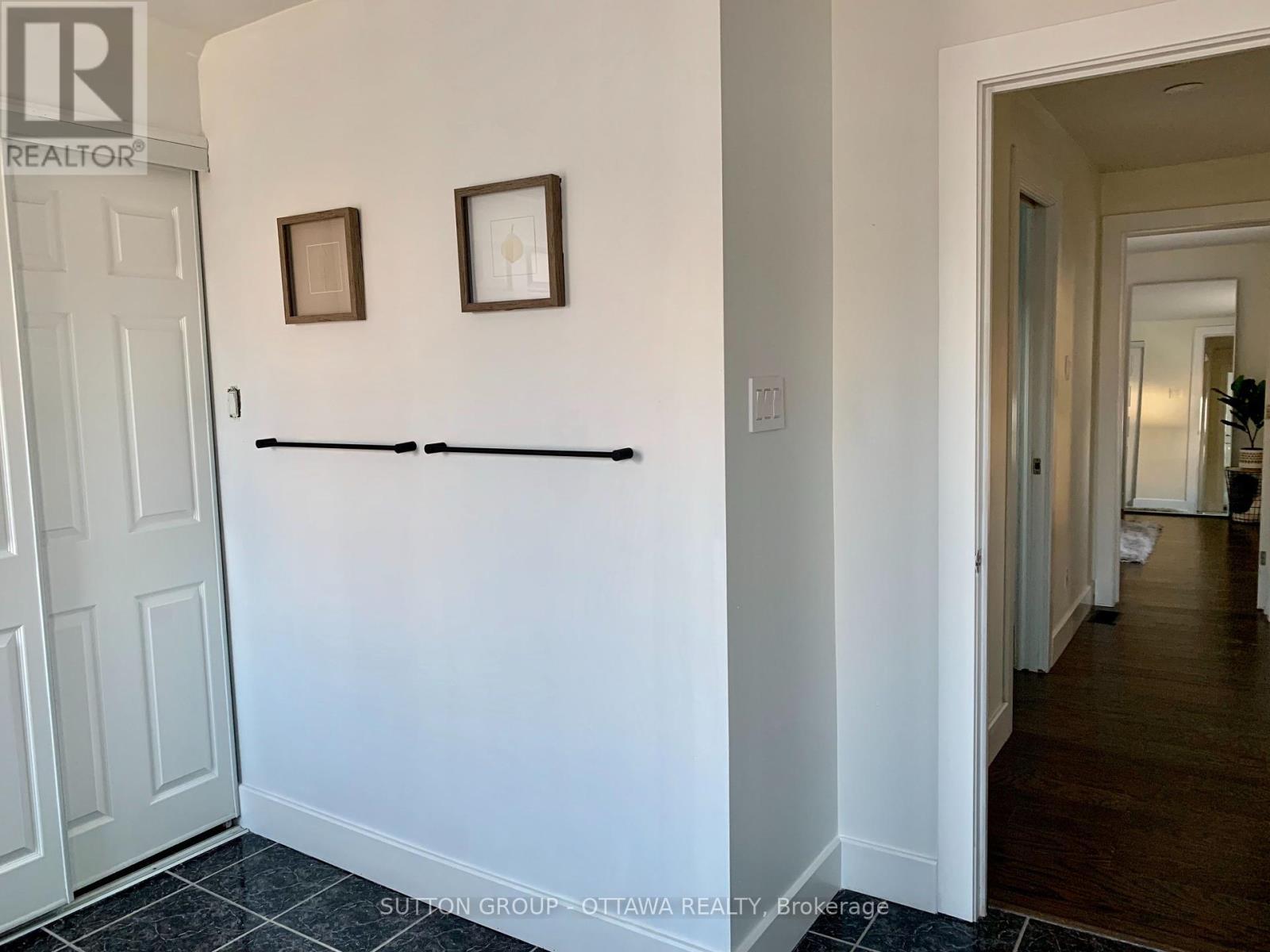 












323 MONTFORT STREET

,
Ottawa,




Ontario
K1L5N5

