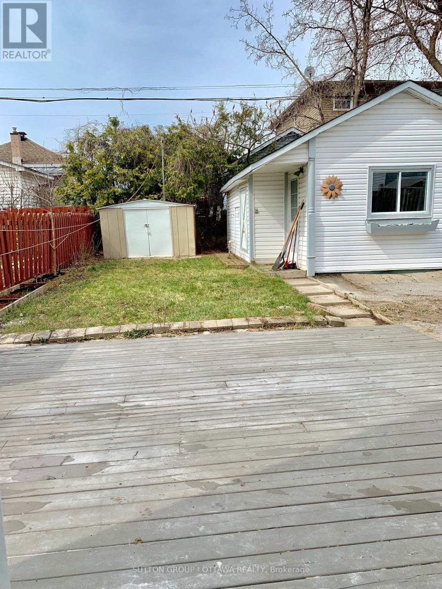 












323 MONTFORT STREET

,
Ottawa,




Ontario
K1L5N5

