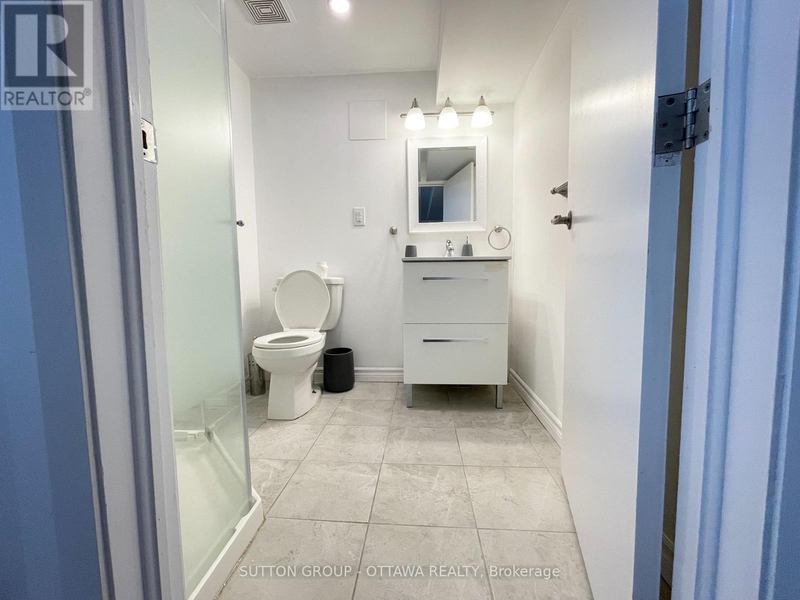 












323 MONTFORT STREET

,
Ottawa,




Ontario
K1L5N5

