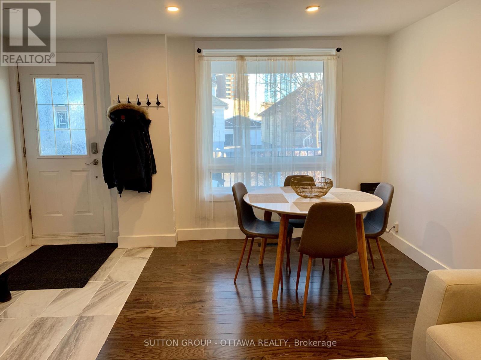 












323 MONTFORT STREET

,
Ottawa,




Ontario
K1L5N5

