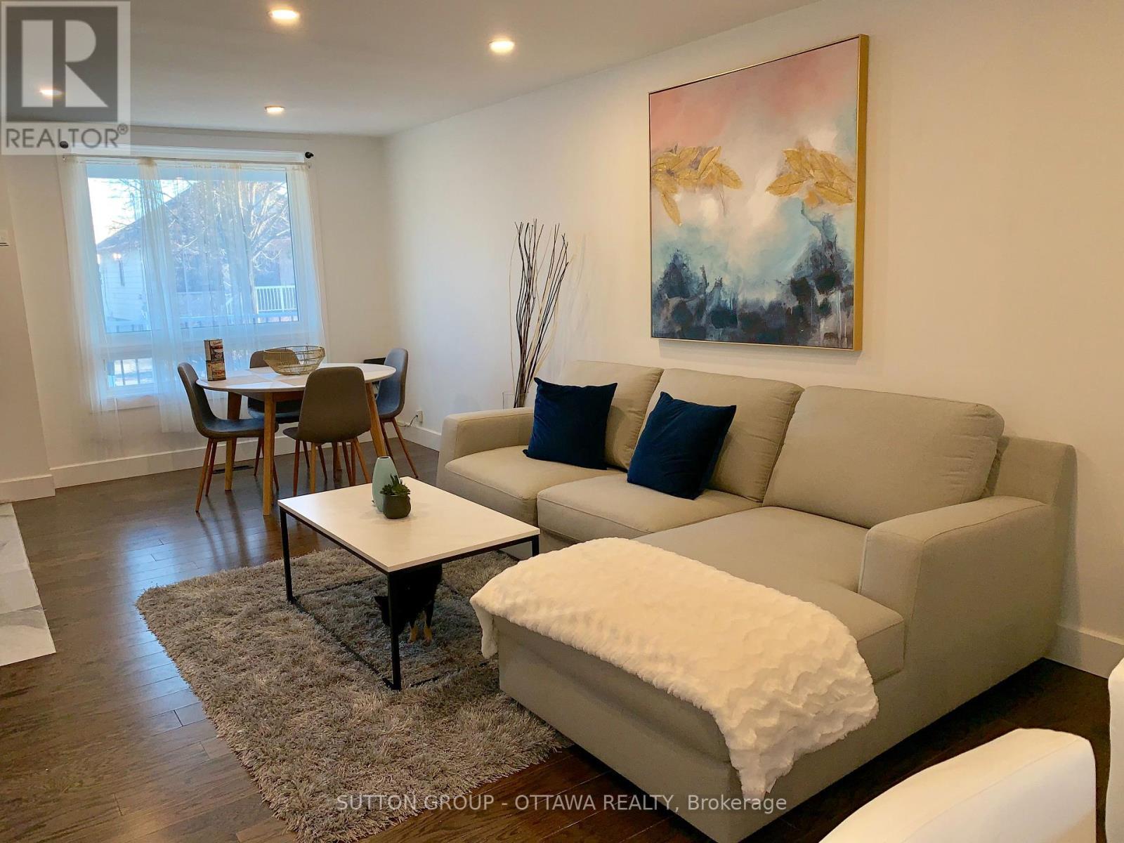 












323 MONTFORT STREET

,
Ottawa,




Ontario
K1L5N5

