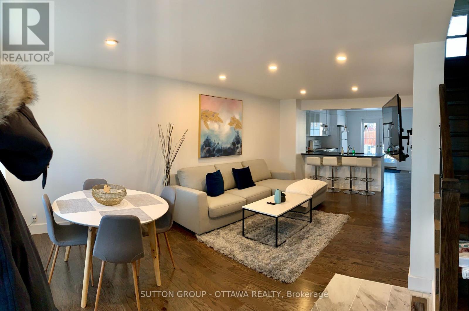 












323 MONTFORT STREET

,
Ottawa,




Ontario
K1L5N5

