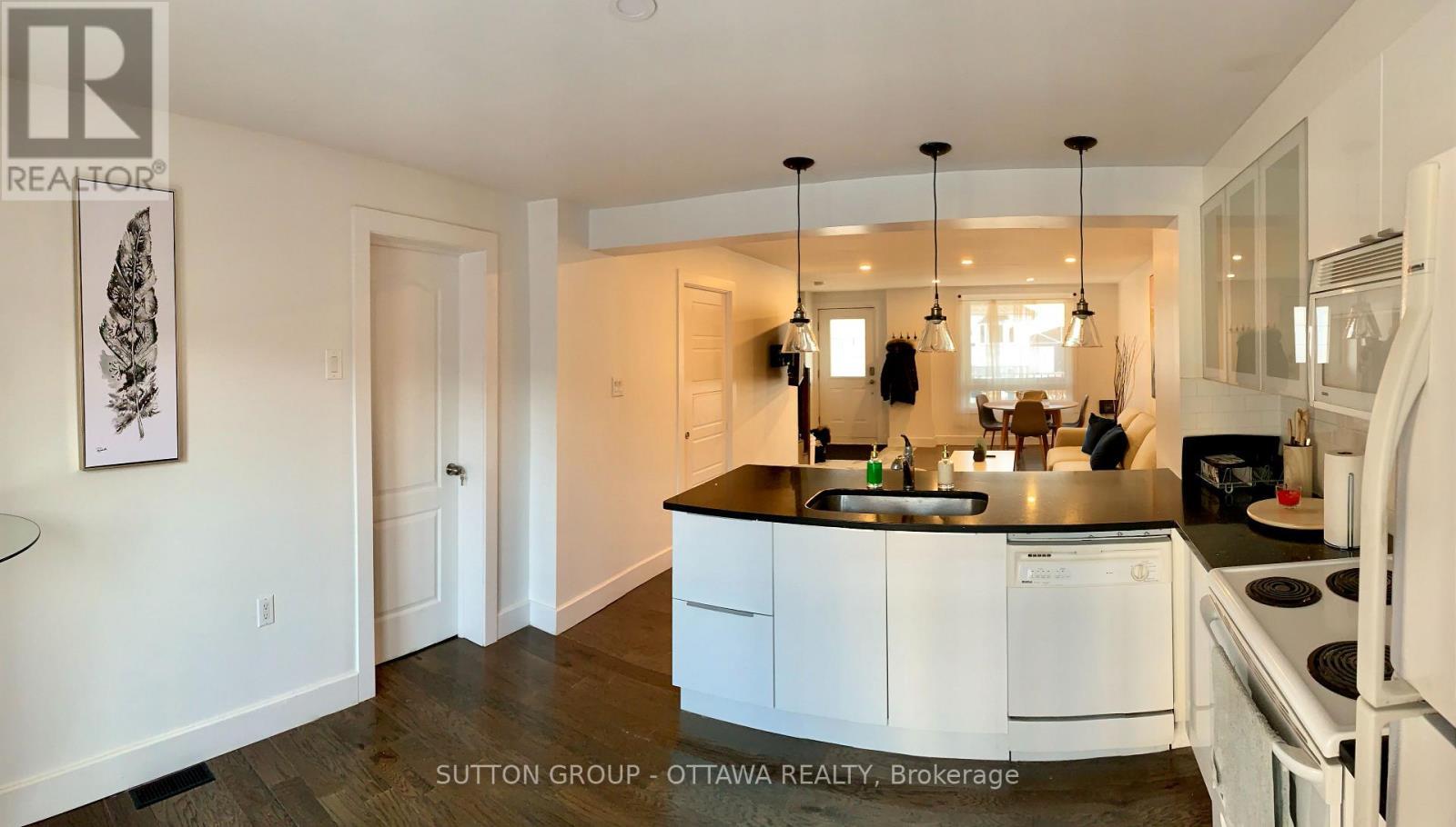 












323 MONTFORT STREET

,
Ottawa,




Ontario
K1L5N5

