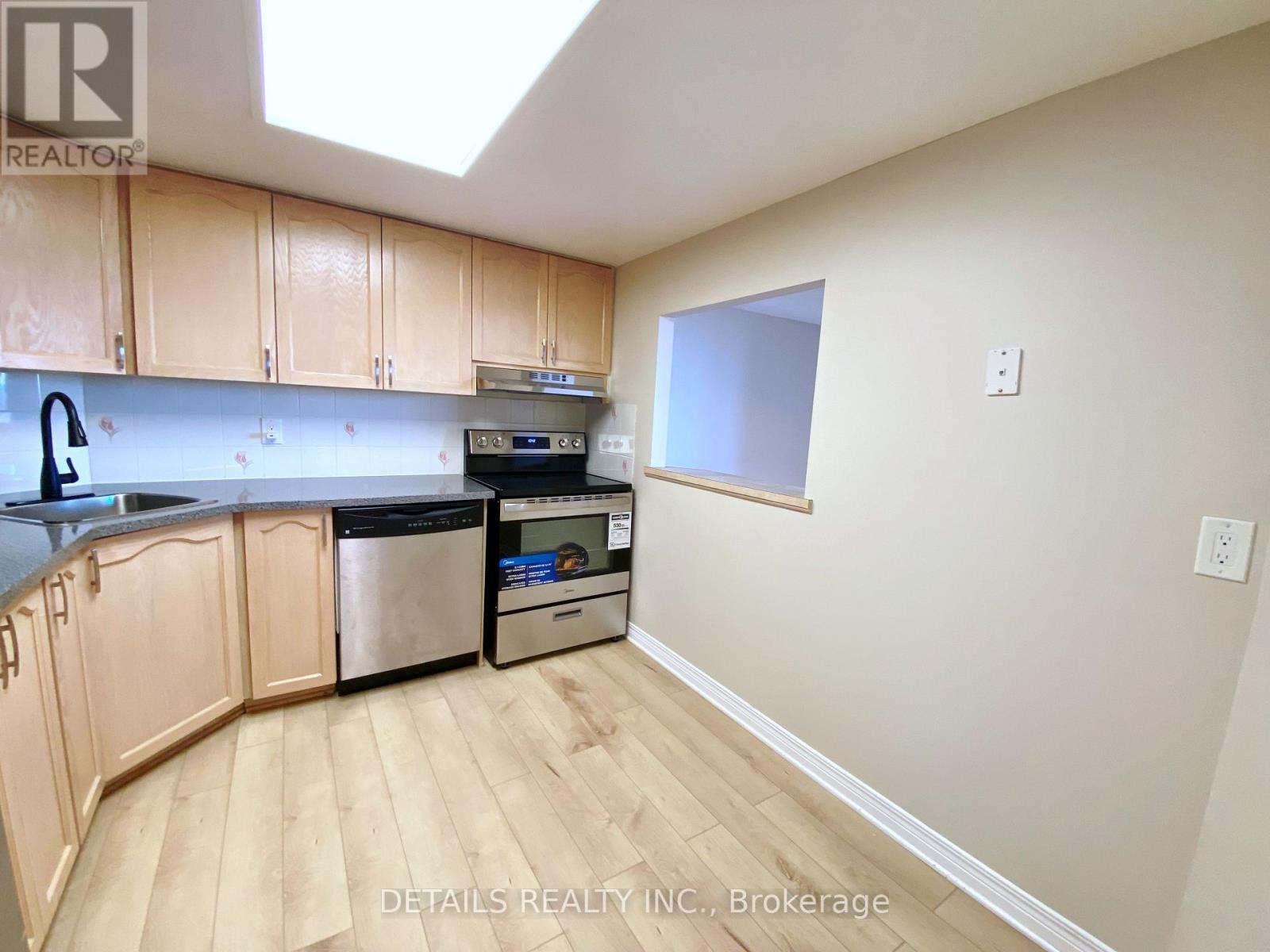 












709 - 100 GRANT CARMAN DRIVE W

,
Ottawa,




Ontario
K2E8B8

