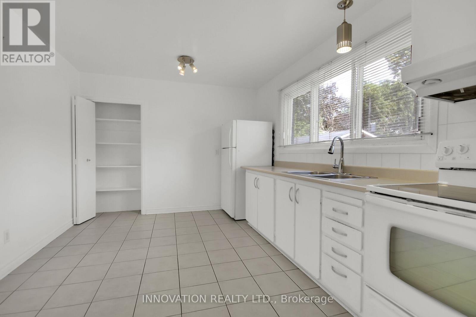 












859 TAVISTOCK ROAD

,
Ottawa,




Ontario
K2B5N5

