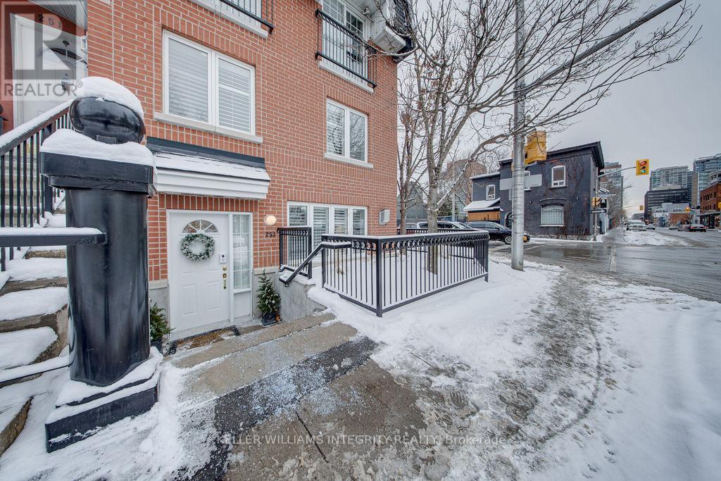 












253 CUMBERLAND STREET

,
Ottawa,




Ontario
K1N8W6

