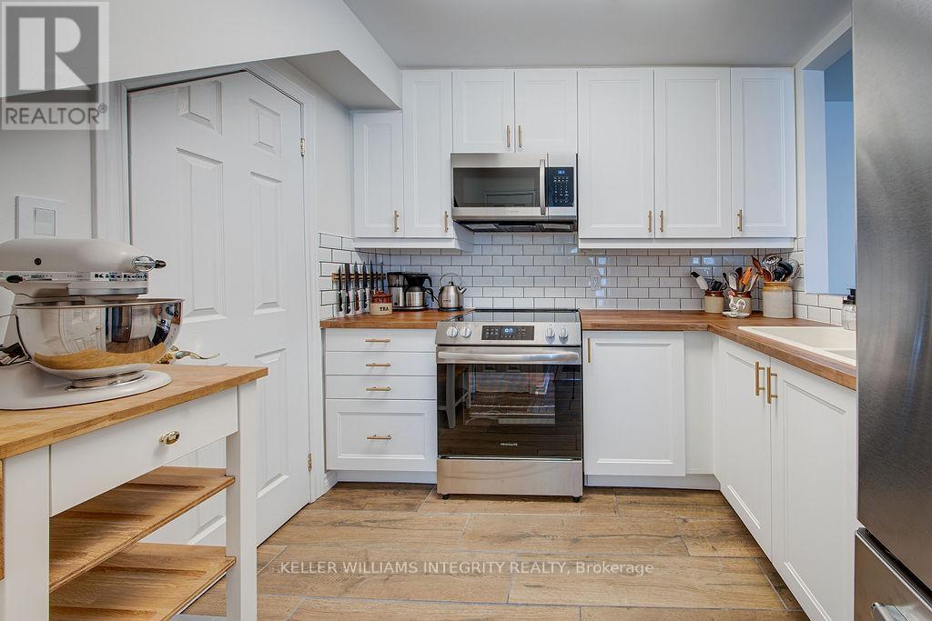 












253 CUMBERLAND STREET

,
Ottawa,




Ontario
K1N8W6

