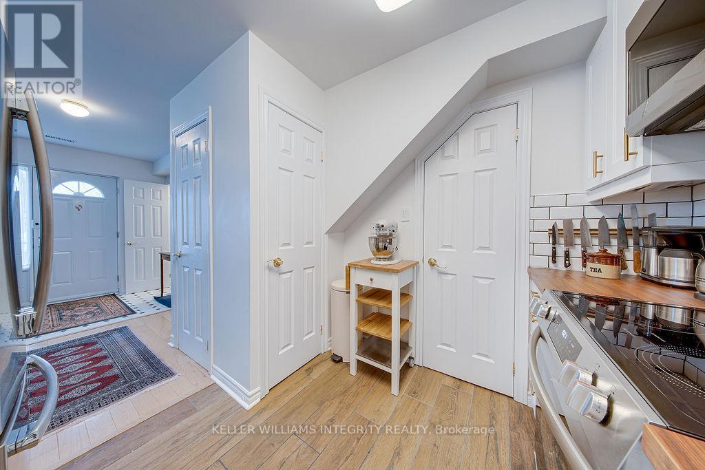 












253 CUMBERLAND STREET

,
Ottawa,




Ontario
K1N8W6

