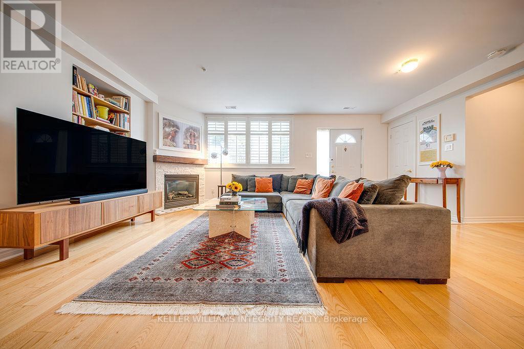 












253 CUMBERLAND STREET

,
Ottawa,




Ontario
K1N8W6

