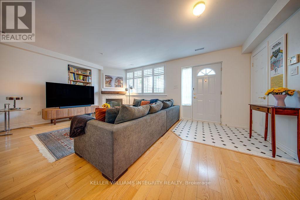 












253 CUMBERLAND STREET

,
Ottawa,




Ontario
K1N8W6

