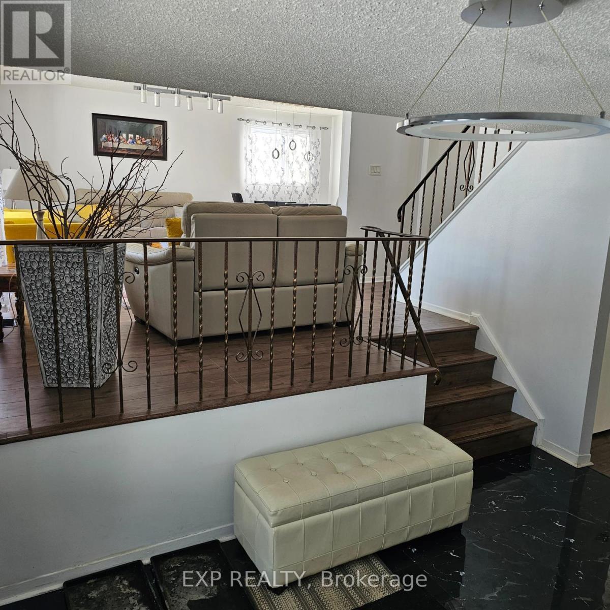 












4 PARKLANE COURT

,
Ottawa,




Ontario
K1B3H2

