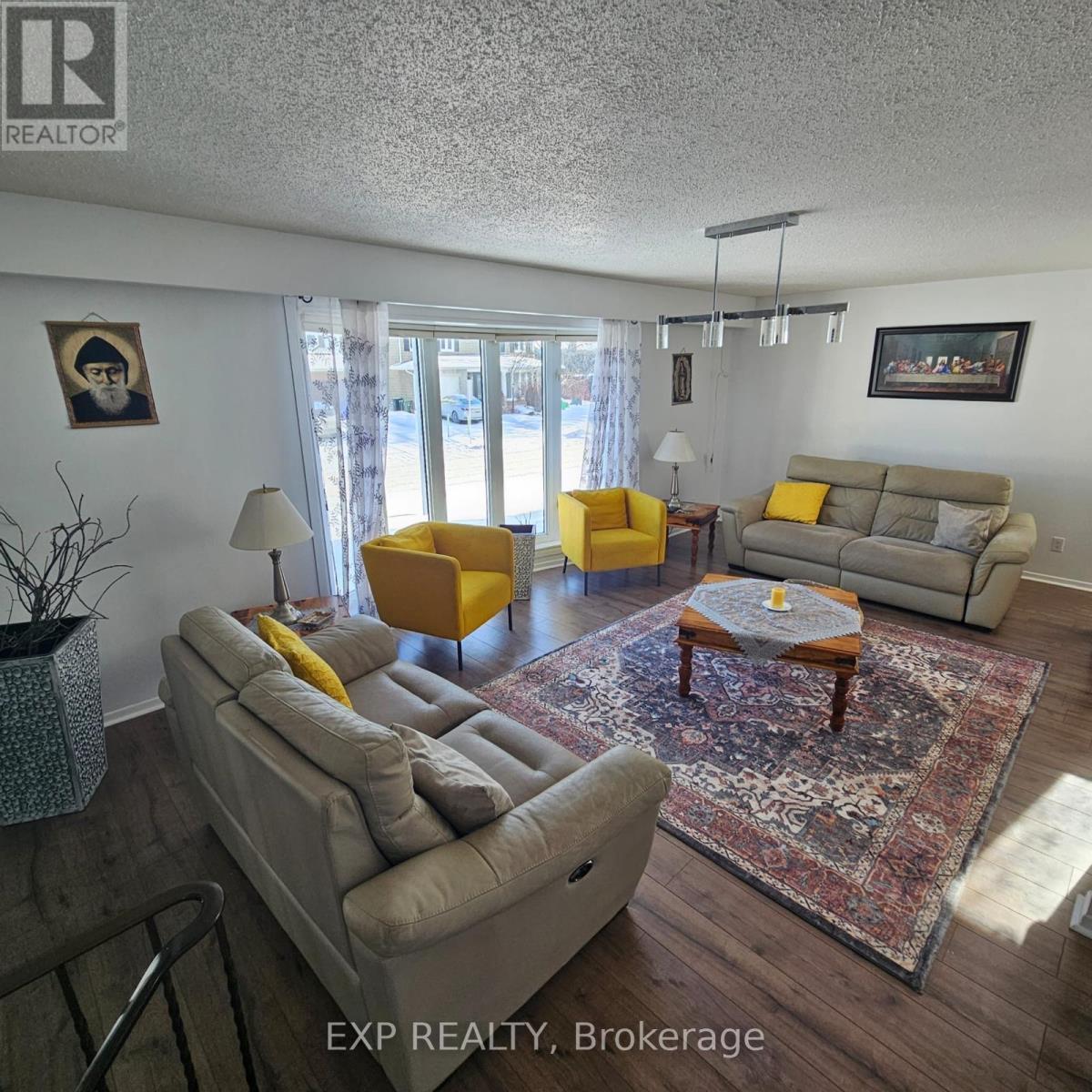 












4 PARKLANE COURT

,
Ottawa,




Ontario
K1B3H2

