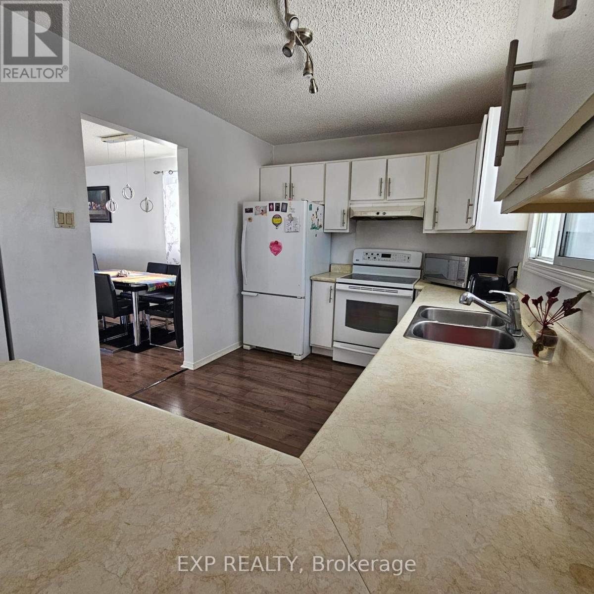 












4 PARKLANE COURT

,
Ottawa,




Ontario
K1B3H2

