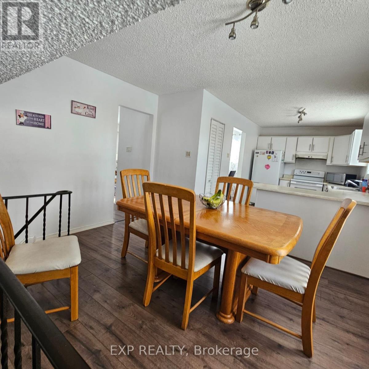 












4 PARKLANE COURT

,
Ottawa,




Ontario
K1B3H2

