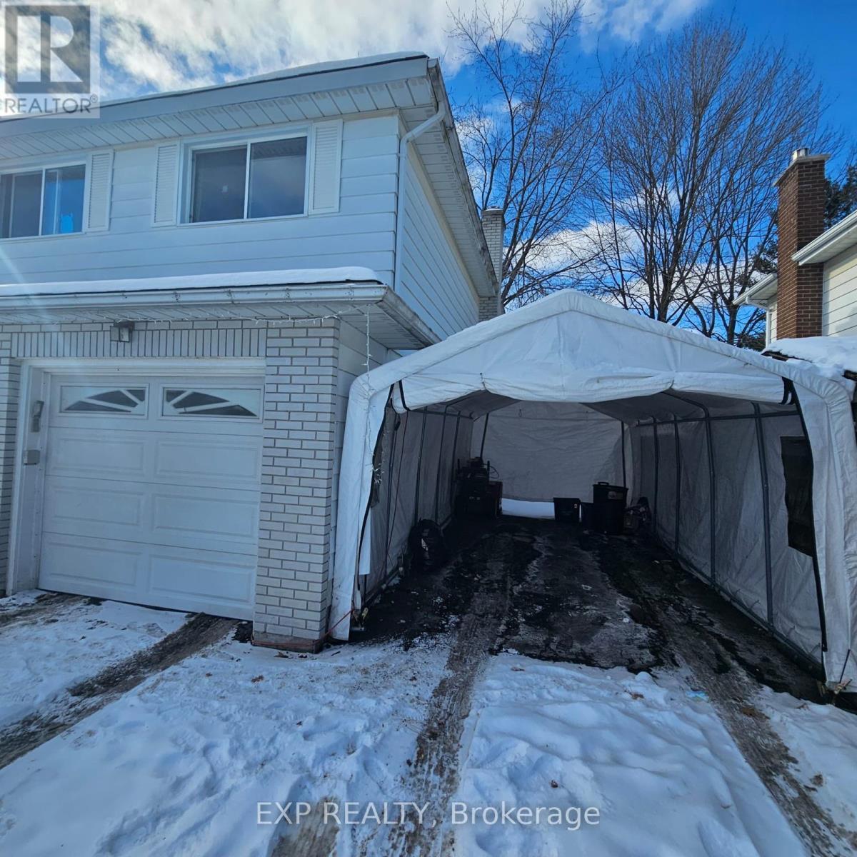 












4 PARKLANE COURT

,
Ottawa,




Ontario
K1B3H2

