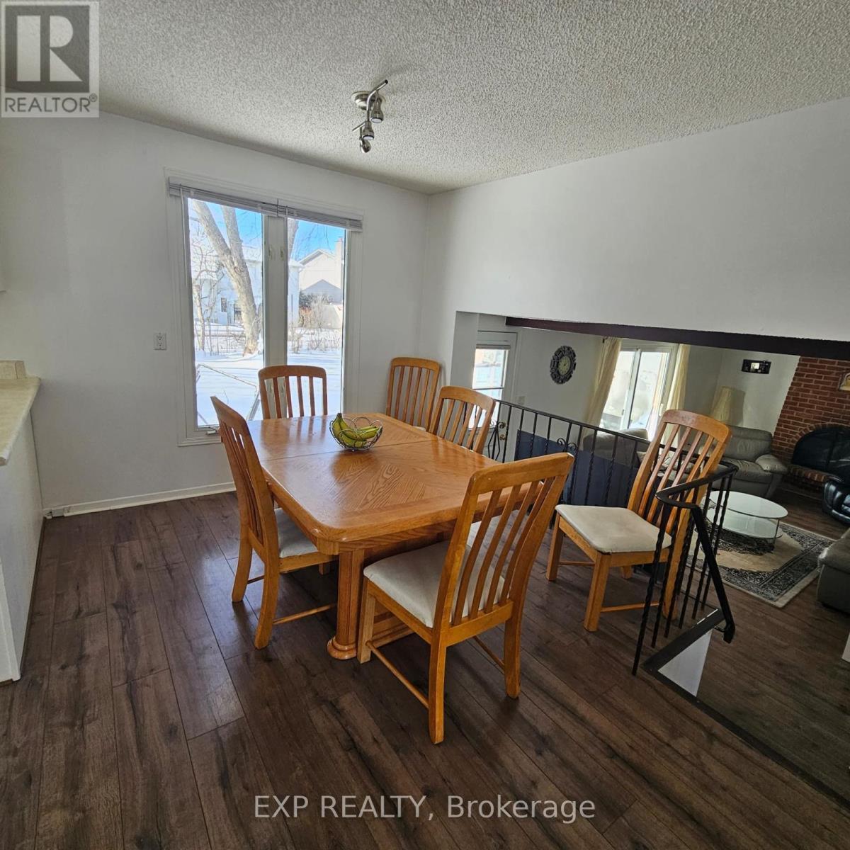 












4 PARKLANE COURT

,
Ottawa,




Ontario
K1B3H2

