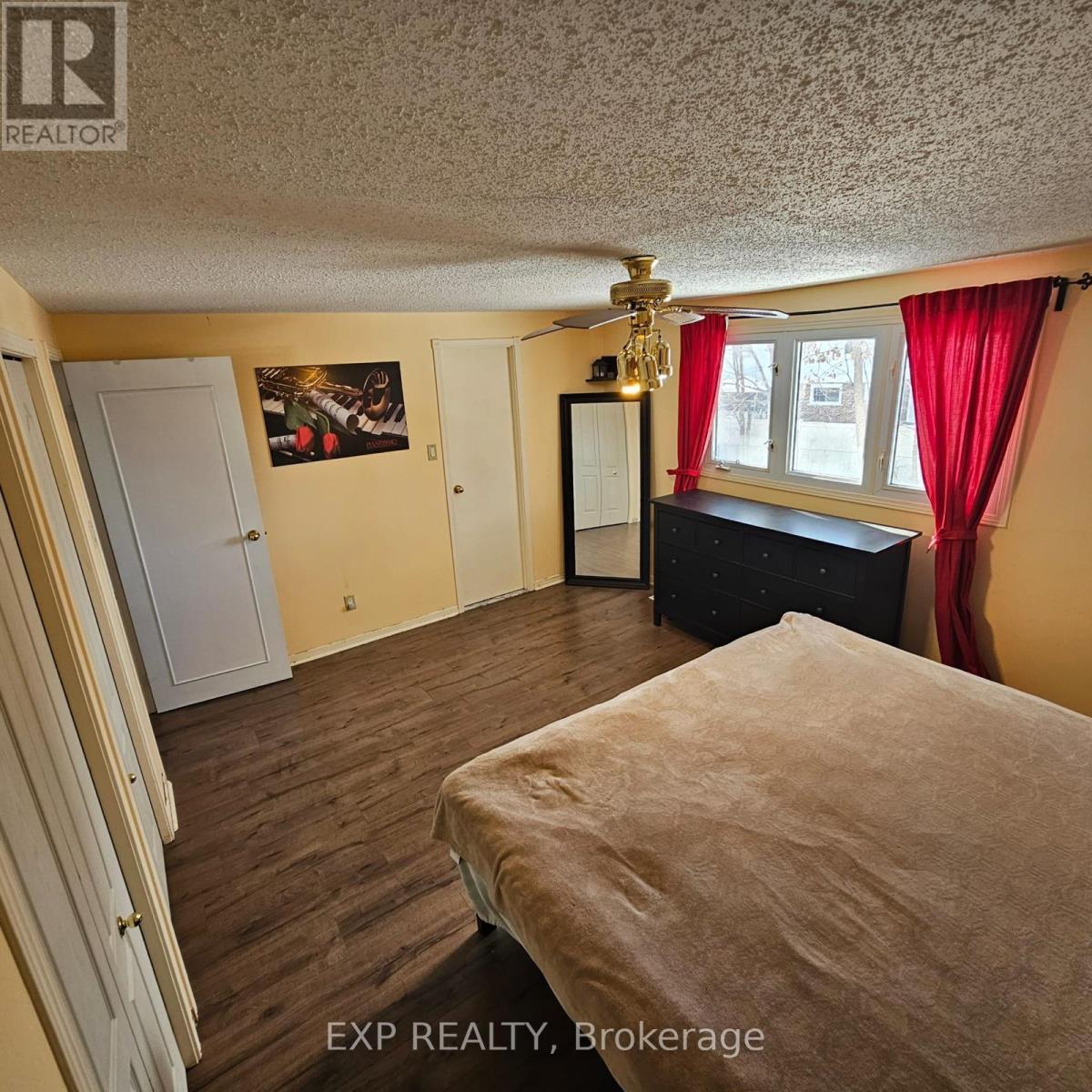 












4 PARKLANE COURT

,
Ottawa,




Ontario
K1B3H2

