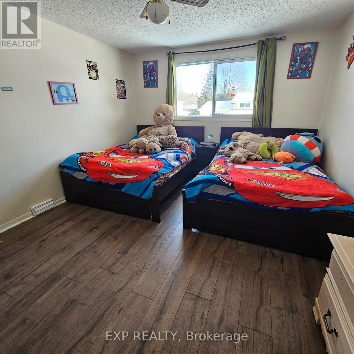 












4 PARKLANE COURT

,
Ottawa,




Ontario
K1B3H2

