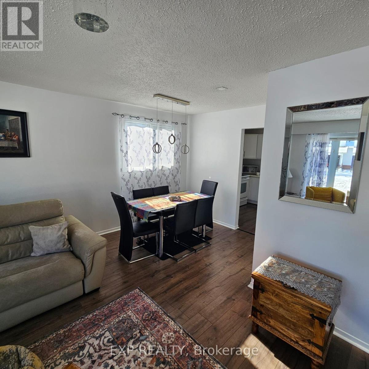 












4 PARKLANE COURT

,
Ottawa,




Ontario
K1B3H2

