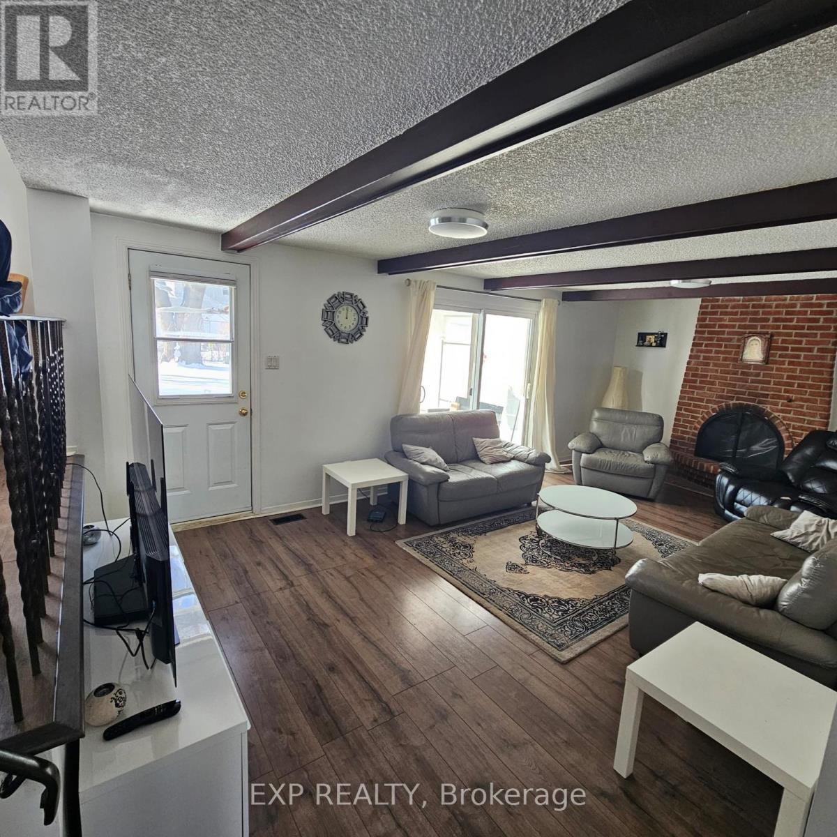 












4 PARKLANE COURT

,
Ottawa,




Ontario
K1B3H2

