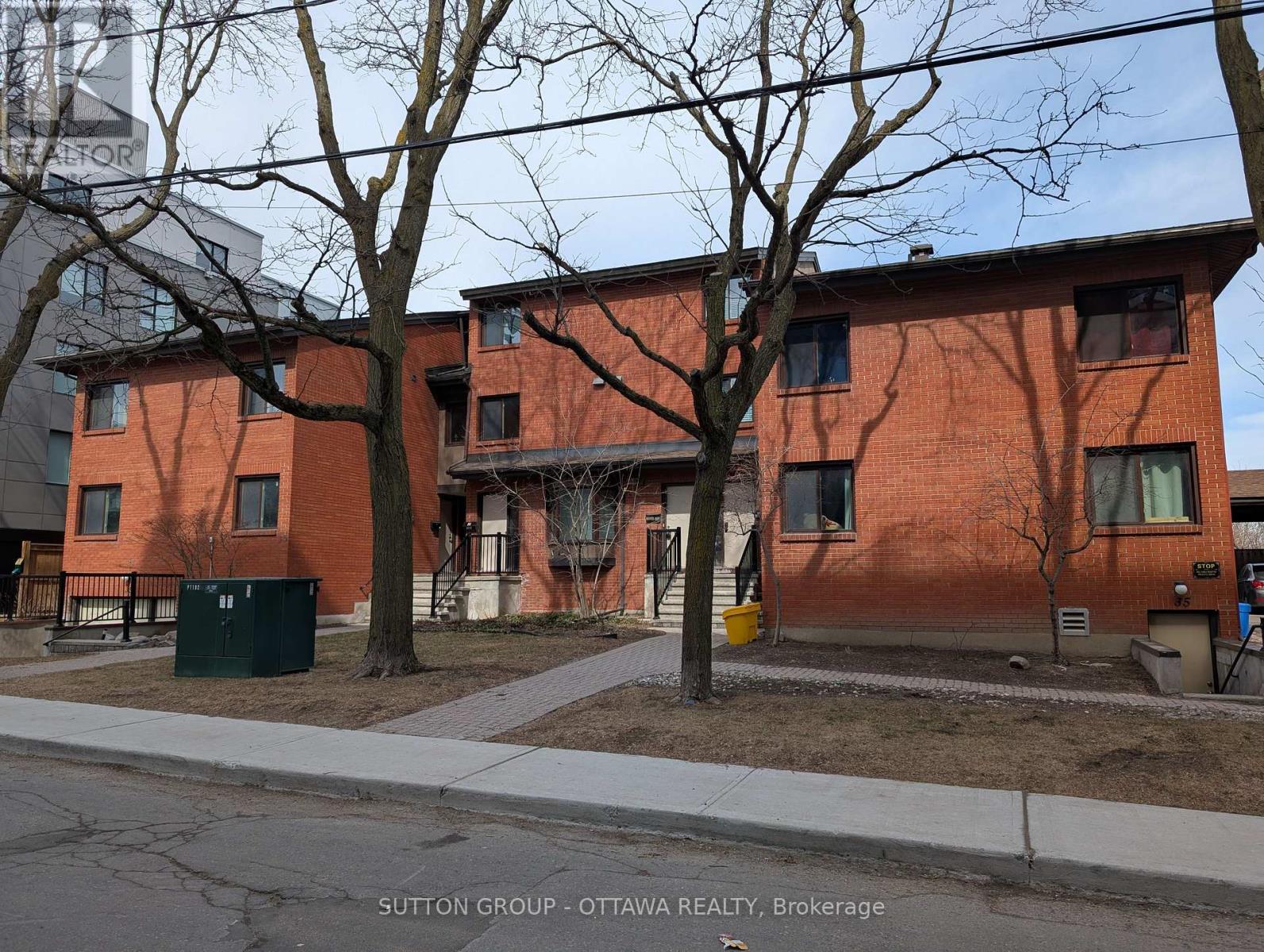












F - 35 ROBINSON AVENUE

,
Ottawa,




Ontario
K1N8N8

