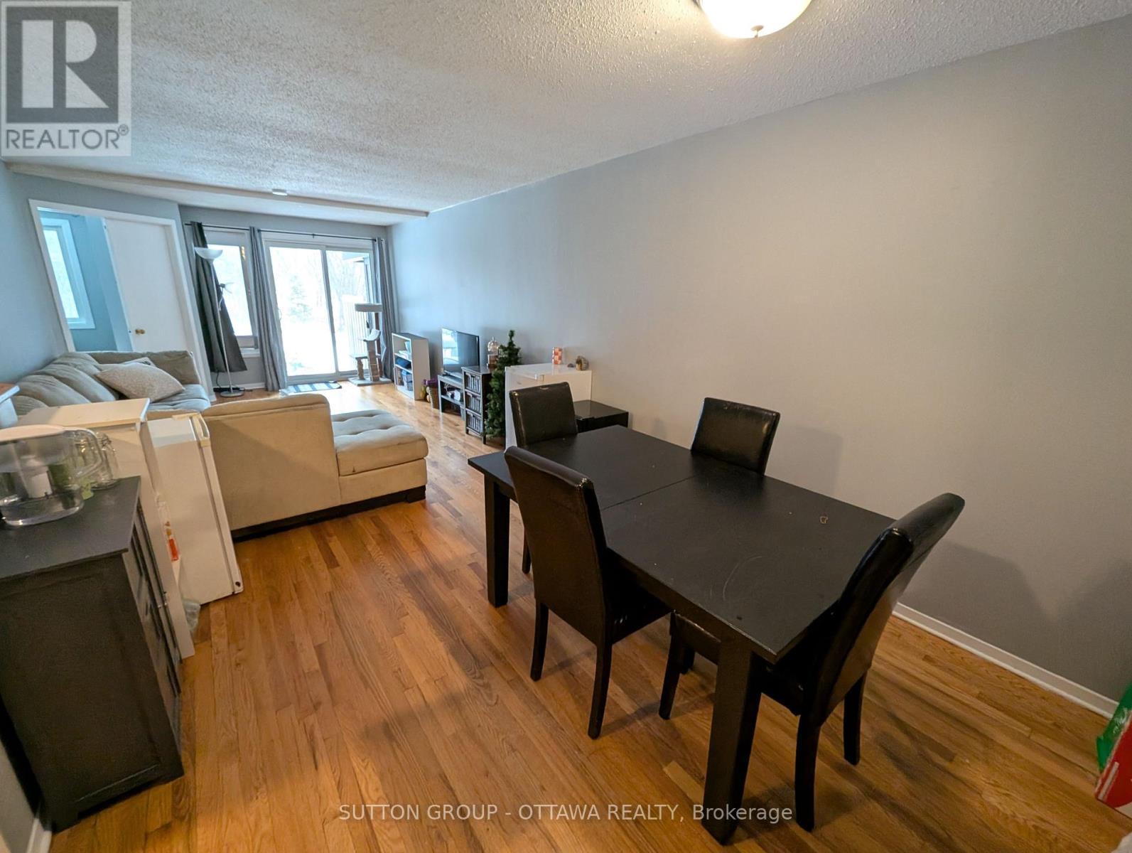 












F - 35 ROBINSON AVENUE

,
Ottawa,




Ontario
K1N8N8

