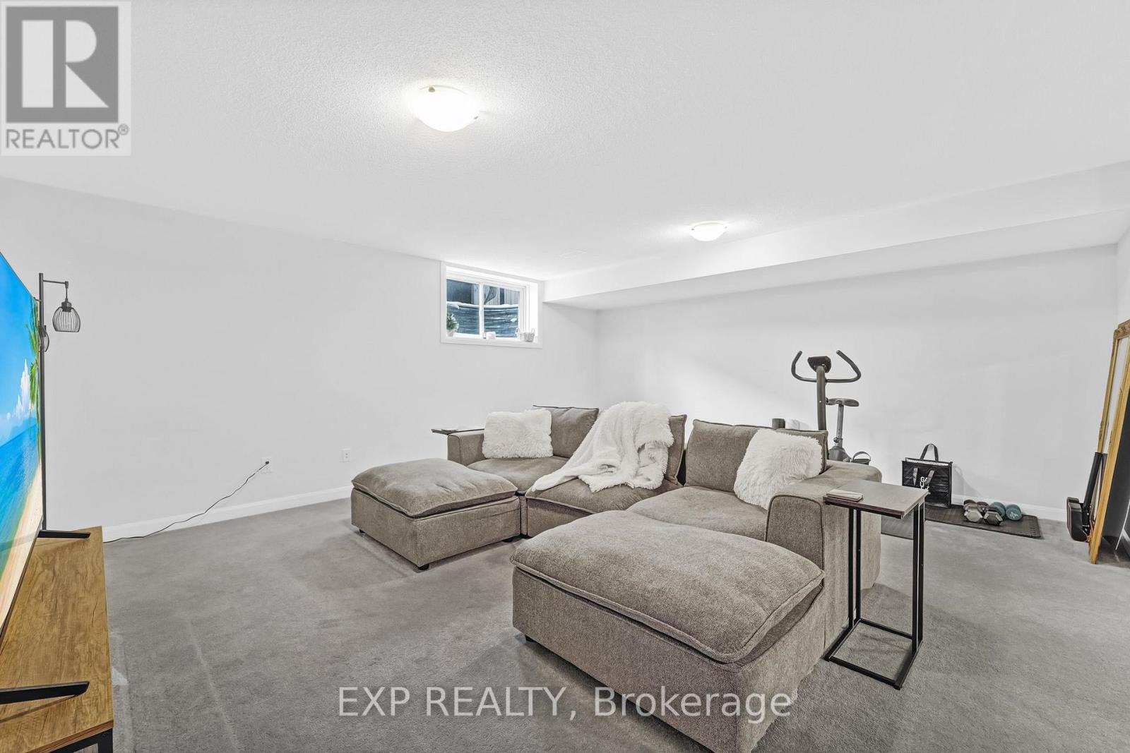 












740 SEBASTIAN STREET

,
Ottawa,




Ontario
K4A5L1

