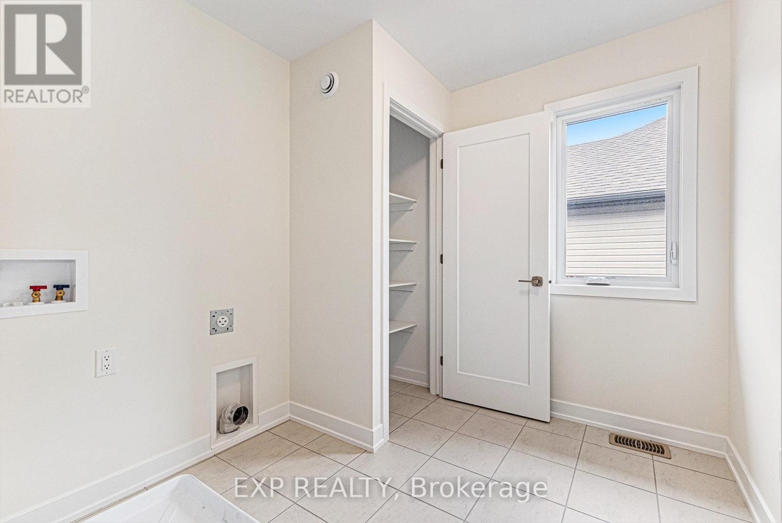 












237 O'DONOVAN DRIVE

,
Carleton Place,




Ontario
K7C0X5

