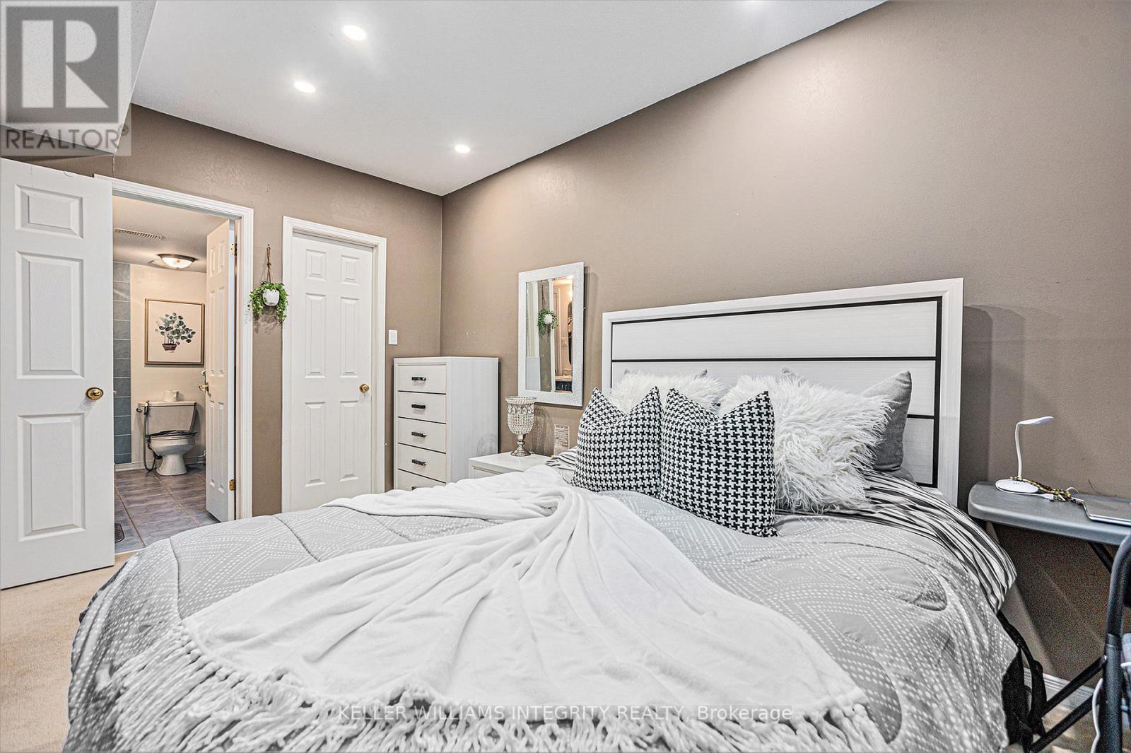 












42 - 1512 WALKLEY ROAD

,
Ottawa,




Ontario
K1V2G7

