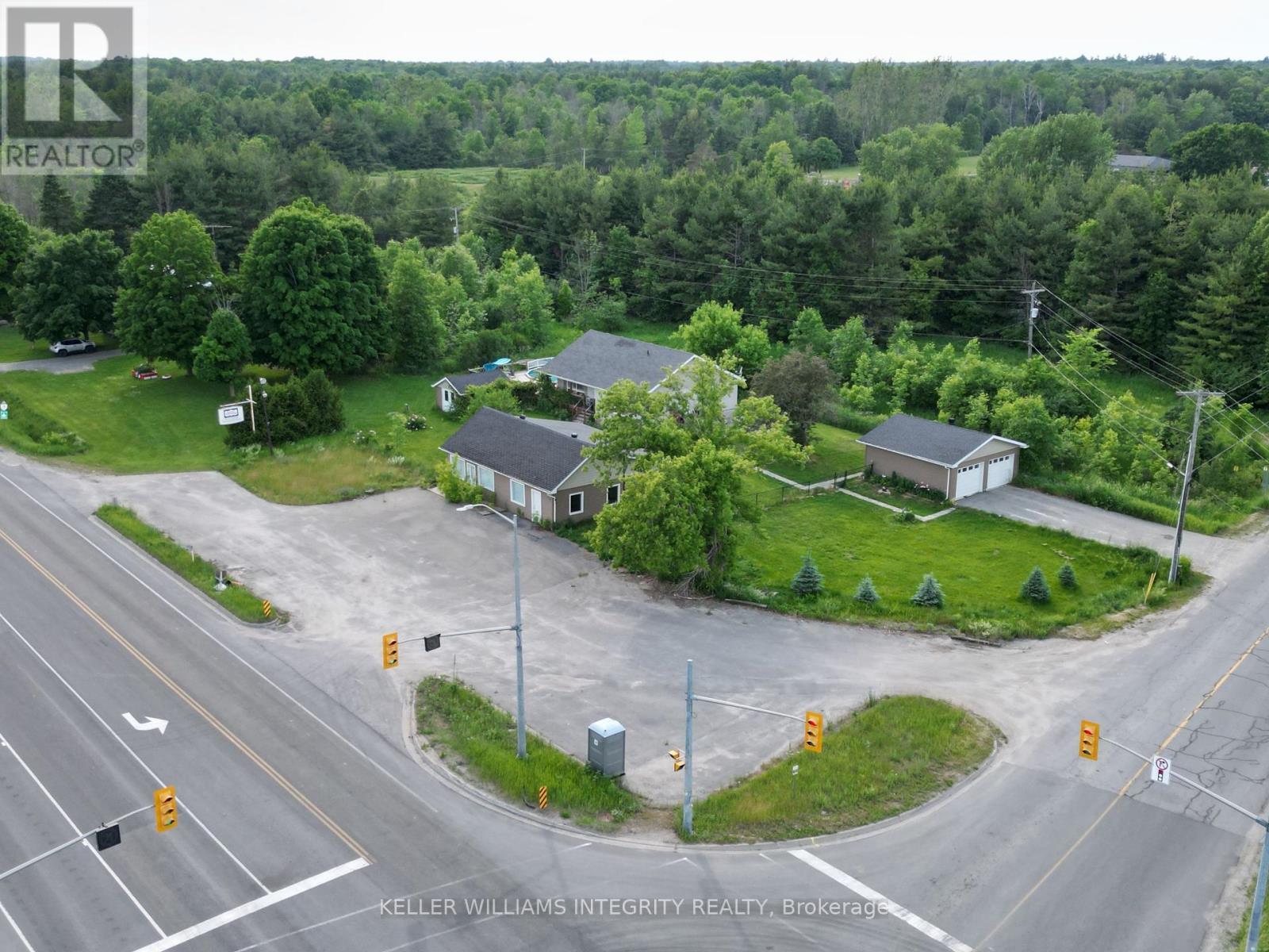 












18318 HIGHWAY 7 HIGHWAY

,
Tay Valley,







Ontario
K7H3C6

