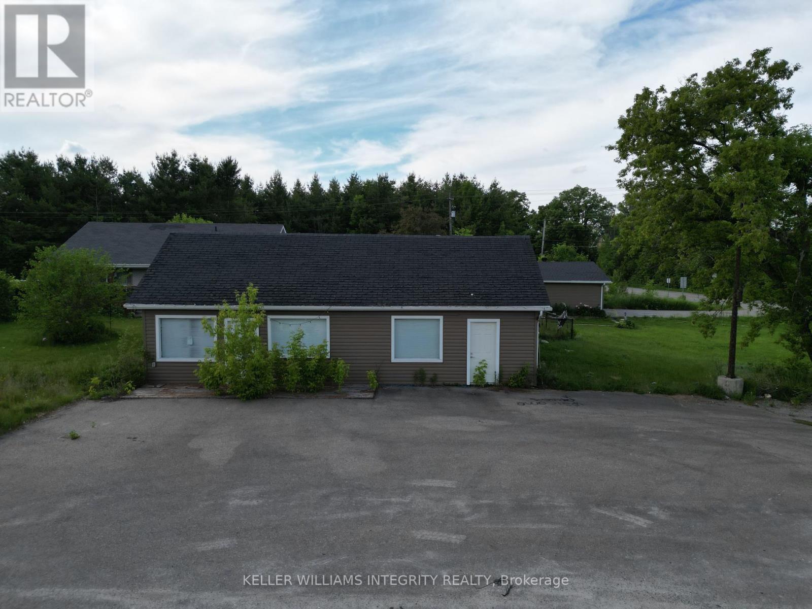 












18318 HIGHWAY 7 HIGHWAY

,
Tay Valley,







Ontario
K7H3C6

