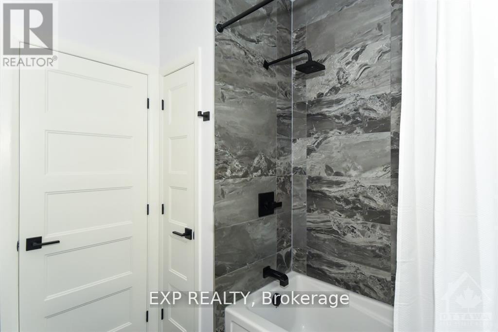 












1579 ROLLIN ROAD

,
Clarence-Rockland,




Ontario
K0A3N0

