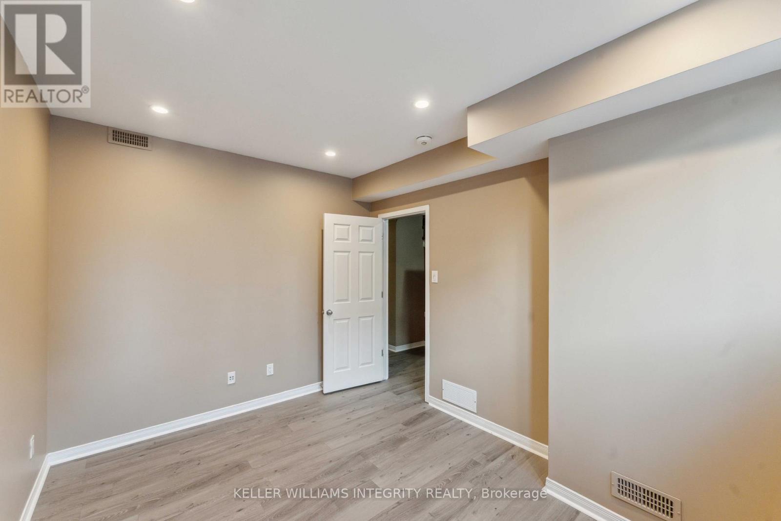 












562 REARDON

,
Ottawa,




Ontario
K1V2L1

