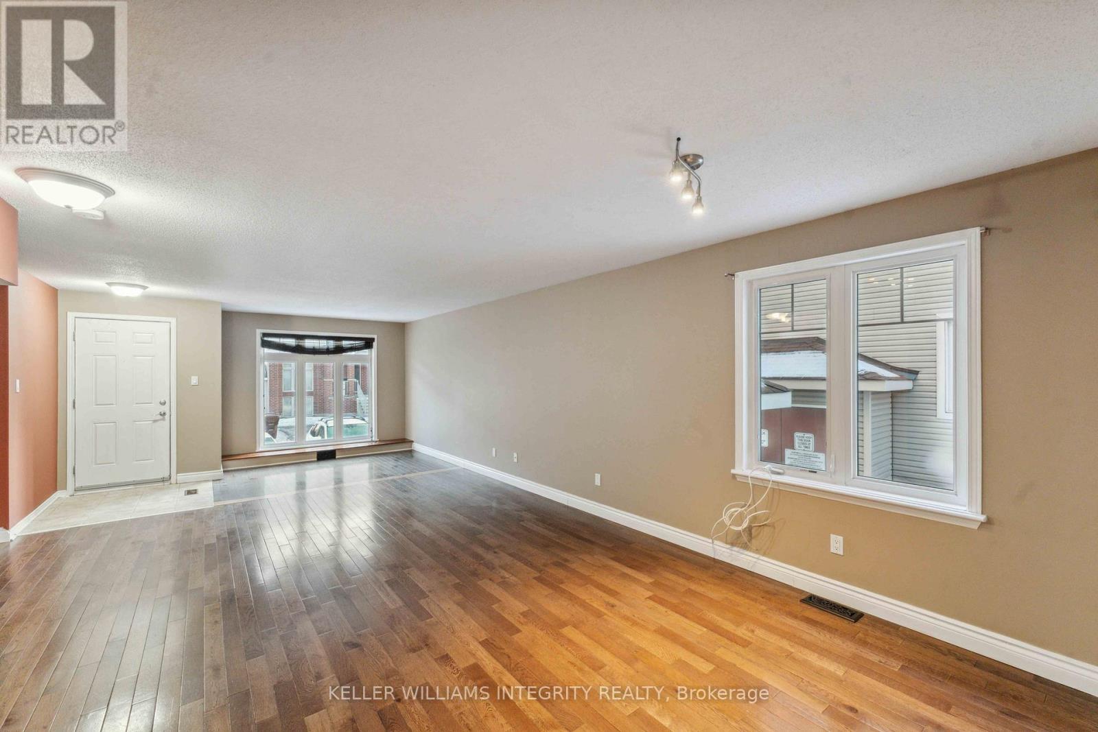 












562 REARDON

,
Ottawa,




Ontario
K1V2L1

