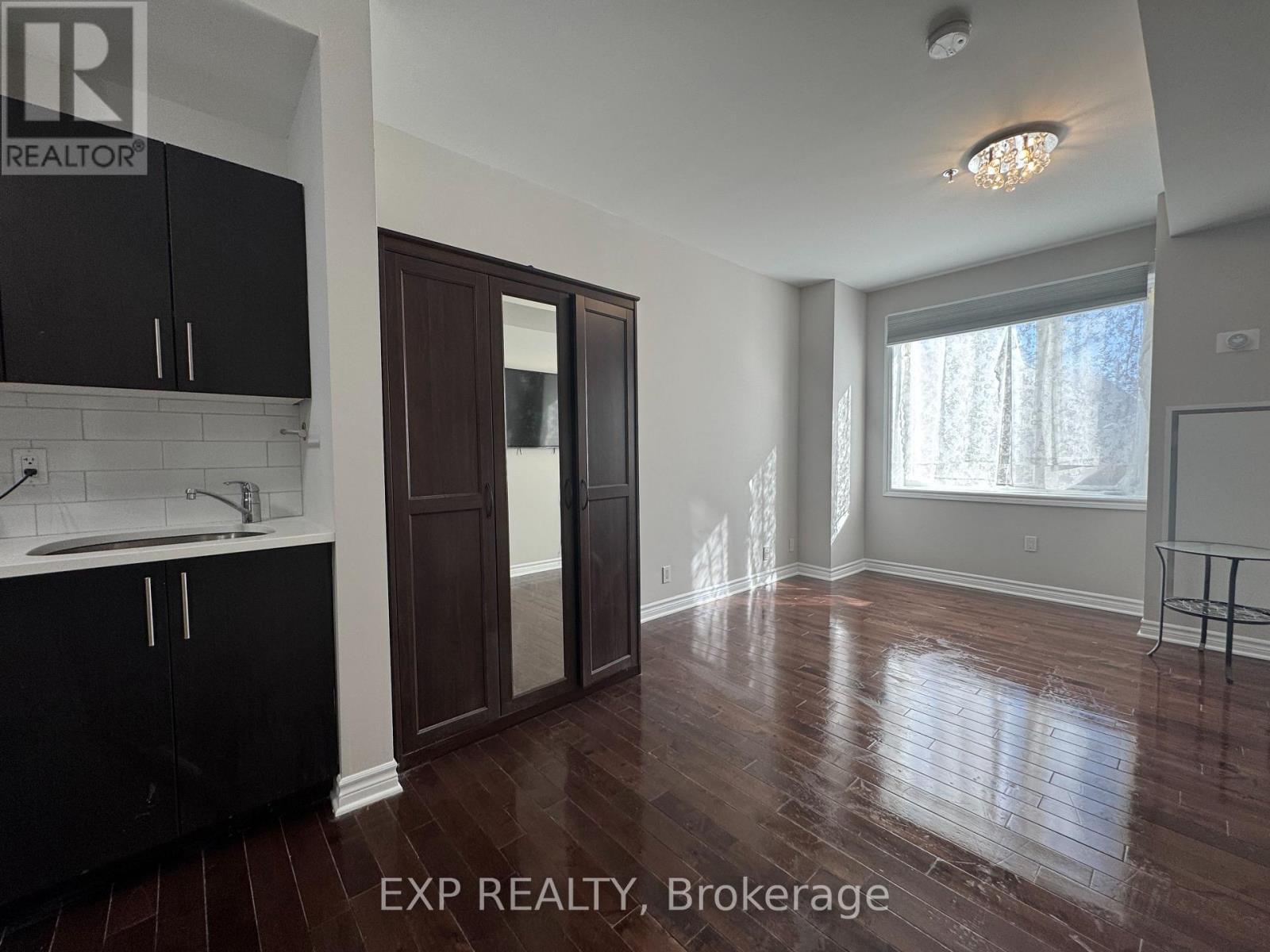 












112 - 429 KENT STREET

,
Ottawa,




Ontario
K2P1B5

